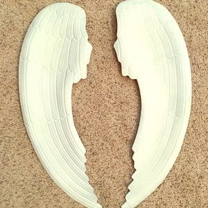 Metal angel wings wall art